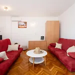 Daire Spacious By The Sea In Srima, Vodice