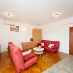Daire Spacious By The Sea In Srima, Vodice Srima