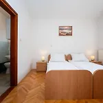 Daire Spacious By The Sea In Srima, Vodice *