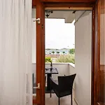 Daire Spacious By The Sea In Srima, Vodice *