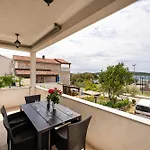 Spacious By The Sea In Srima, Vodice *