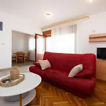 Daire Spacious By The Sea In Srima, Vodice *