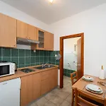 Daire Spacious By The Sea In Srima, Vodice Srima
