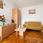 Daire Spacious By The Sea In Srima, Vodice *