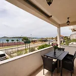 Daire Spacious By The Sea In Srima, Vodice Srima