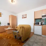 Daire Spacious By The Sea In Srima, Vodice