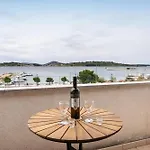 Daire Spacious By The Sea In Srima, Vodice