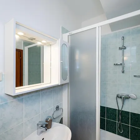 Spacious By The Sea In Srima, Vodice