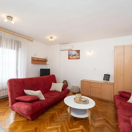 Apartment Spacious By The Sea In Srima, Vodice