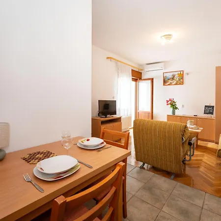 Spacious By The Sea In Srima, Vodice Appartement