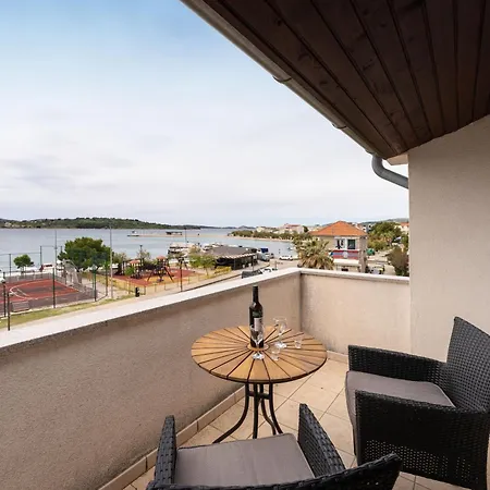 Spacious By The Sea In Srima, Vodice *