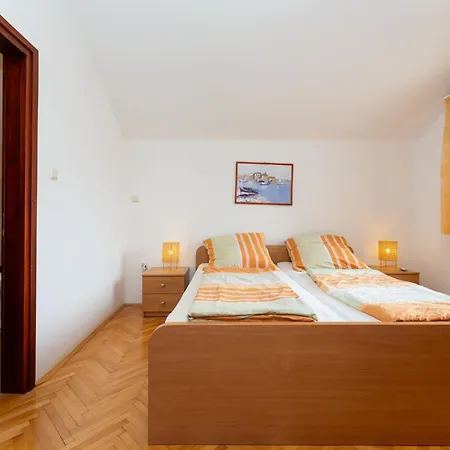 Daire Spacious By The Sea In Srima, Vodice Srima