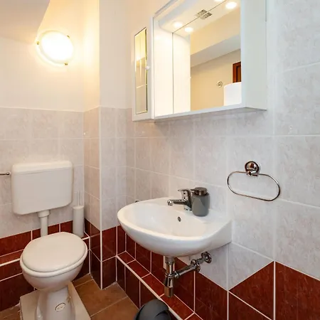 Spacious By The Sea In Srima, Vodice Appartement *