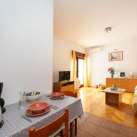 Spacious By The Sea In Srima, Vodice *