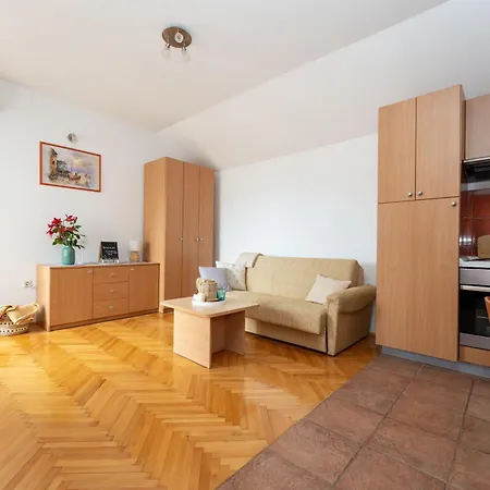 Spacious By The Sea In Srima, Vodice *