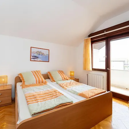 Spacious By The Sea In Srima, Vodice *
