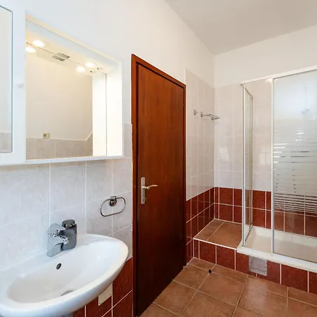 Spacious By The Sea In Srima, Vodice