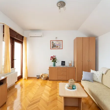 Spacious By The Sea In Srima, Vodice Apartmán