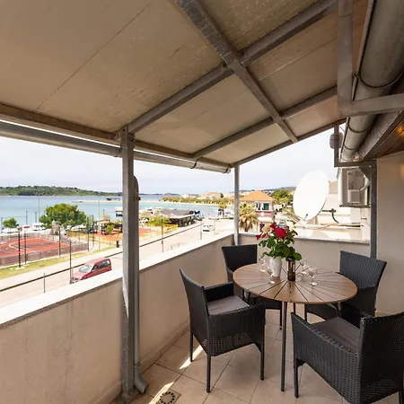 Spacious By The Sea In Srima, Vodice *