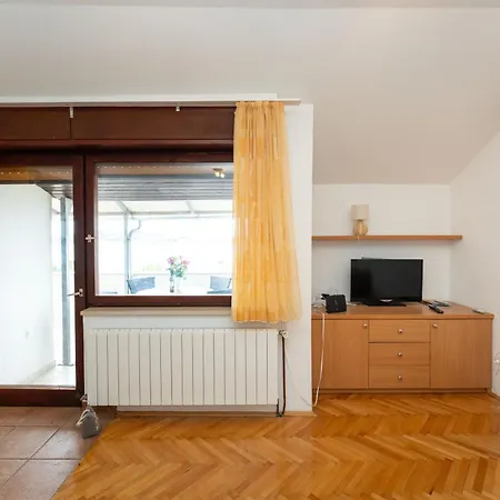 Spacious By The Sea In Srima, Vodice *