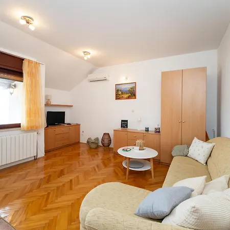 Spacious By The Sea In Srima, Vodice