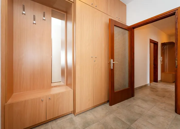 Spacious By The Sea In Srima, Vodice *