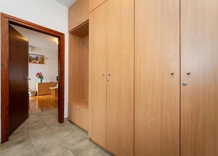 Appartement Spacious By The Sea In Srima, Vodice