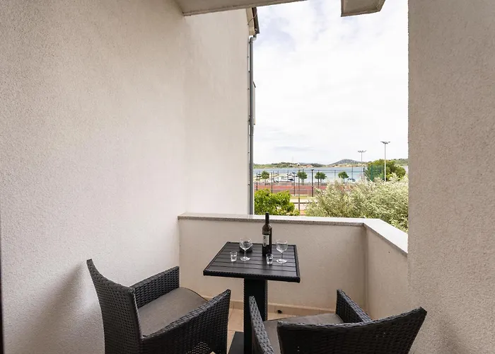 Spacious By The Sea In Srima, Vodice *