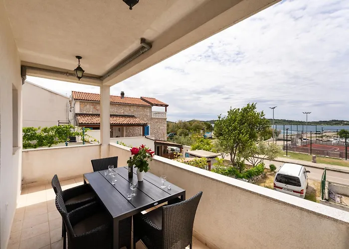 Spacious By The Sea In Srima, Vodice *