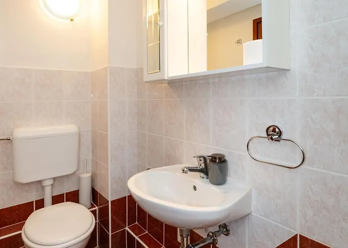 Spacious By The Sea In Srima, Vodice Appartement *