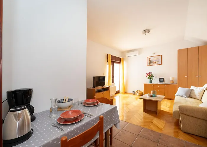 Spacious By The Sea In Srima, Vodice *