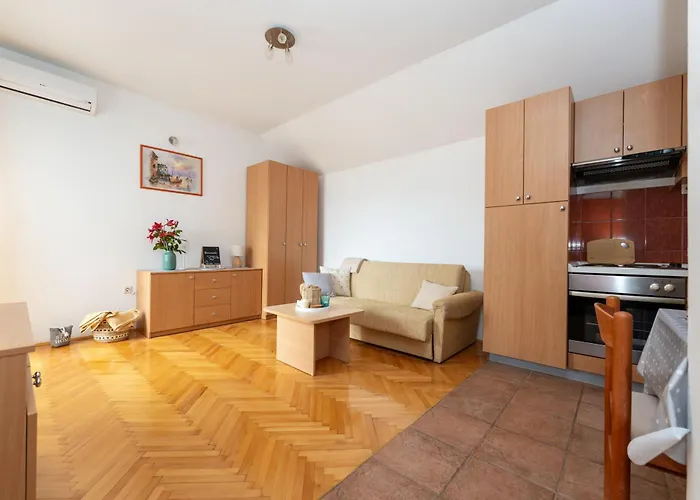 Spacious By The Sea In Srima, Vodice *