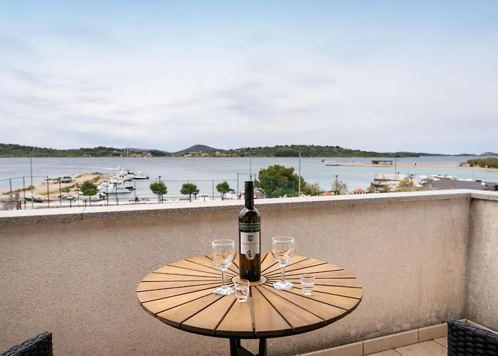 Apartamento Spacious By The Sea In Srima, Vodice