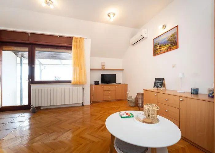 Spacious By The Sea In Srima, Vodice Appartement *